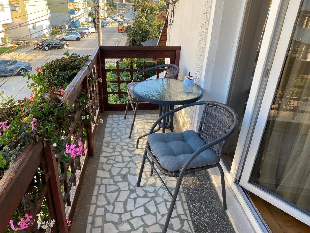 Apartament Mansarda Apartamento Curtea de Argeş Exterior foto